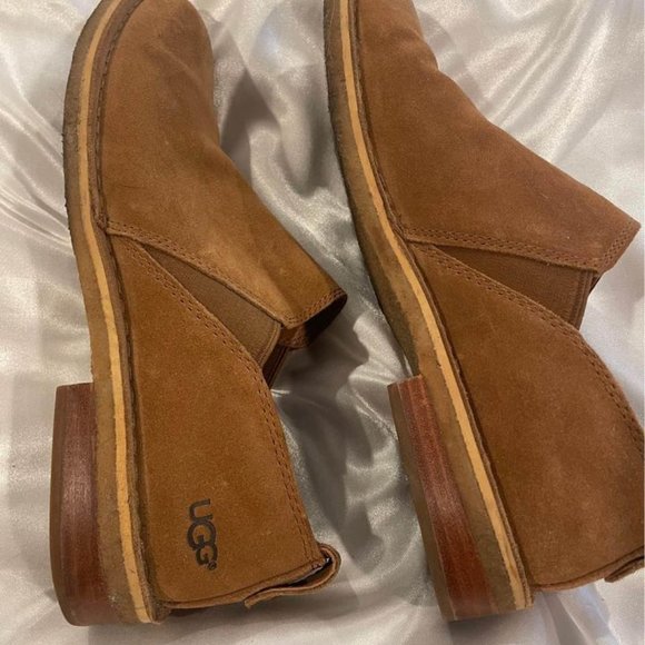 UGGS - Picture 2 of 3